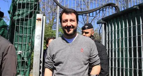 Salvini: «Radere al suolo i campi Rom»