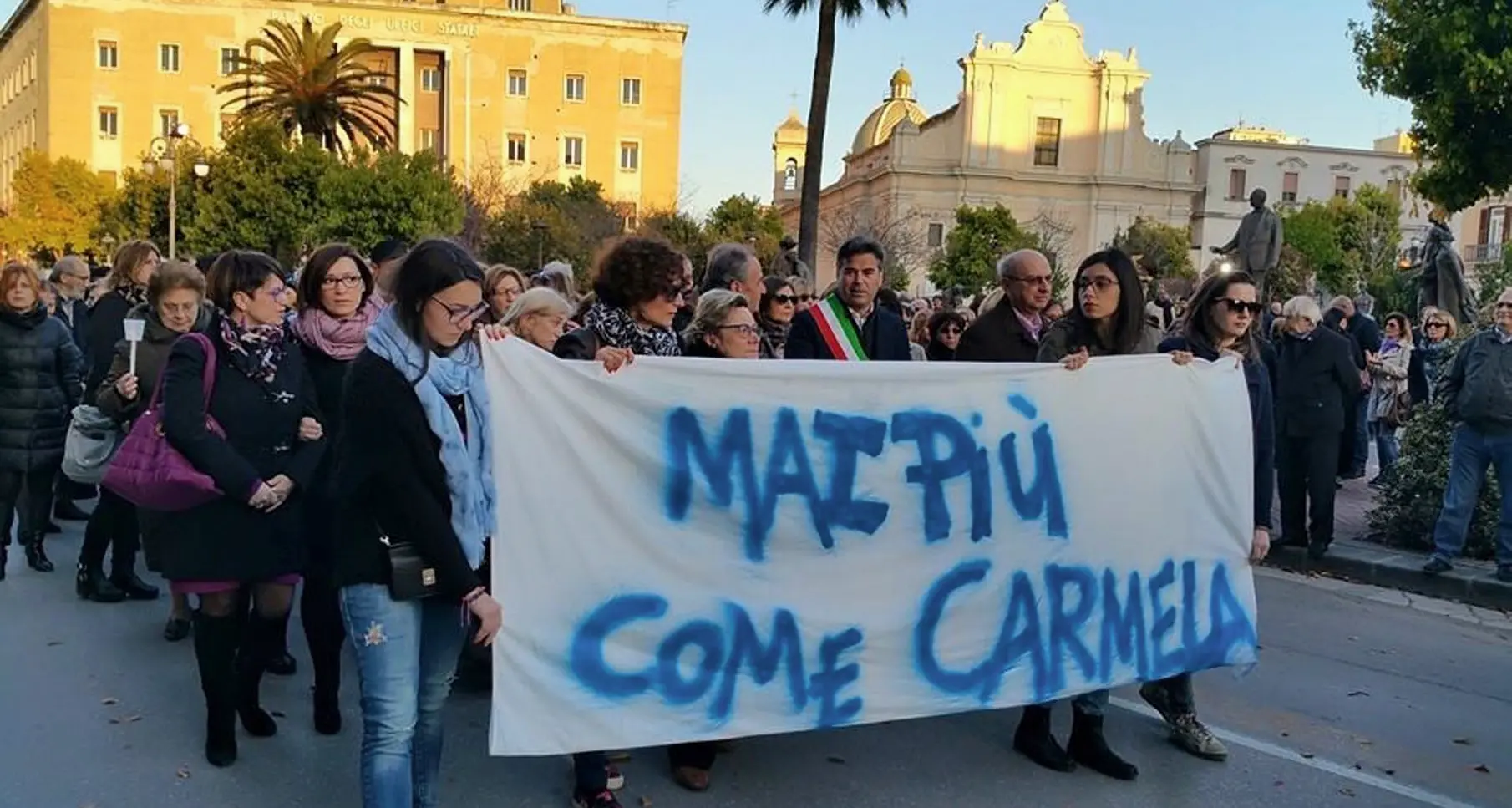 L'abbraccio di Foggia alla famiglia Morlino «Ma ora pensiamo ai figli di Carmela»