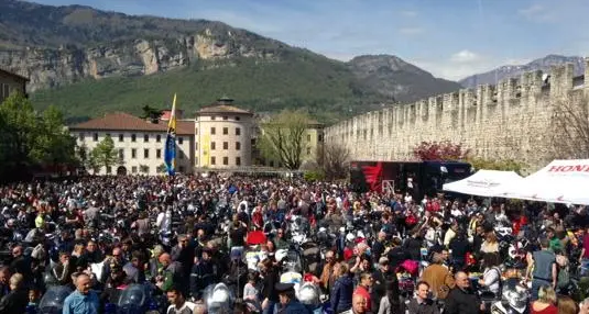 Benedizione delle moto, l'urlo dei 6.000