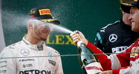 F1, in Cina vince Hamilton. Terza la Ferrari di Vettel