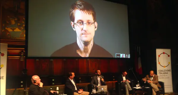 Snowden: anche in Italia la sorveglianza di massa limita la libertà