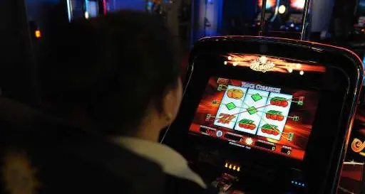 Torna la banda delle slot, colpo a Padergnone