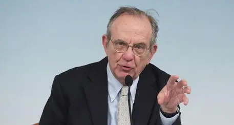 Il ministro Padoan: «L'Italia è uscita dalla recessione»