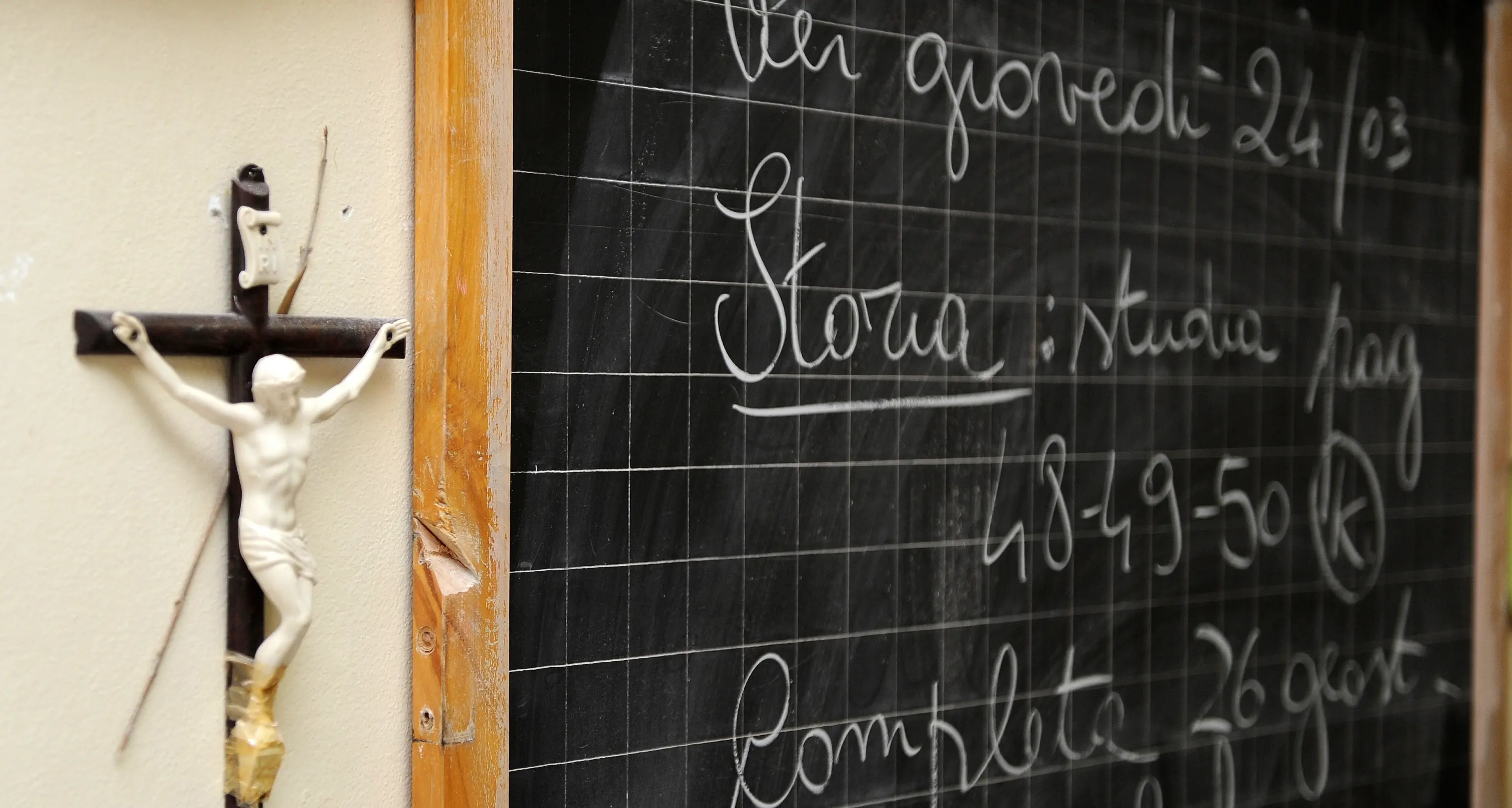 Tione: niente crocefissi in aula