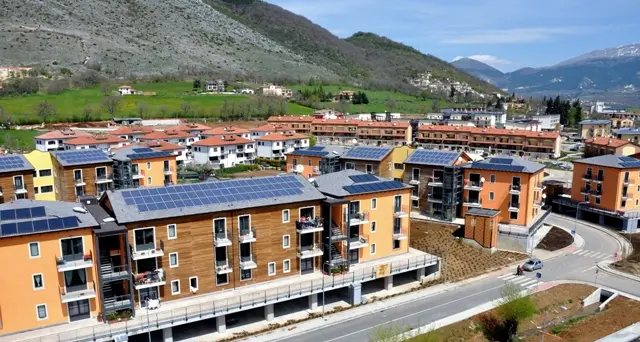Costruite dopo il terromoto, ora cadono già a pezzi