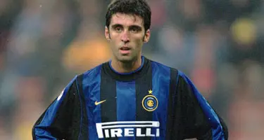 L'ex bomber Hakan Sukur candidato indipendente a Istanbul
