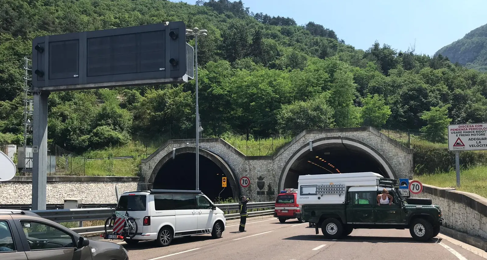 Incidente alla galleria del Pasiel Gardesana bloccata verso Trento lunghe code e disagi