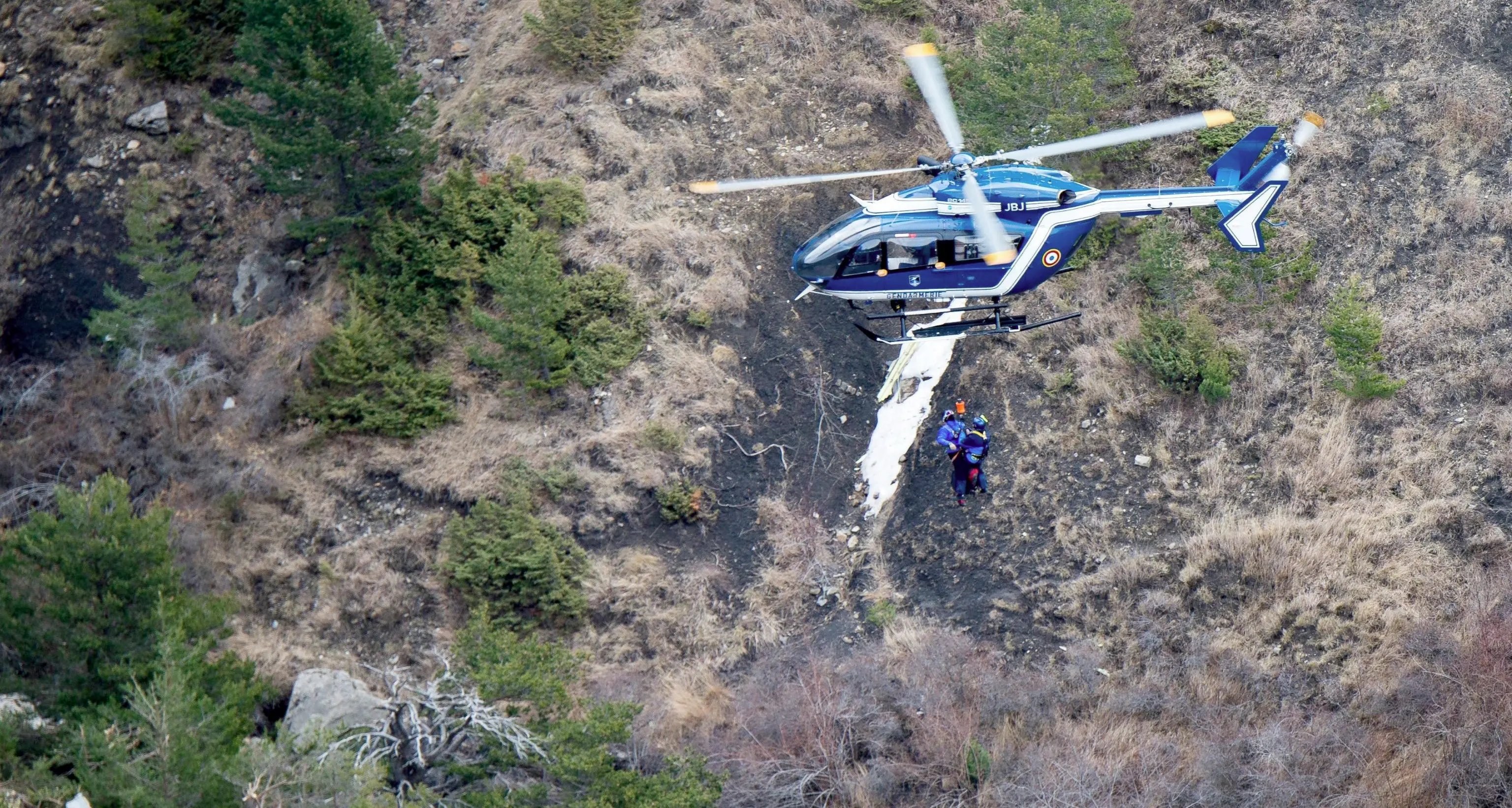 Aereo precipitato sulle Alpi si esamina la scatola nera