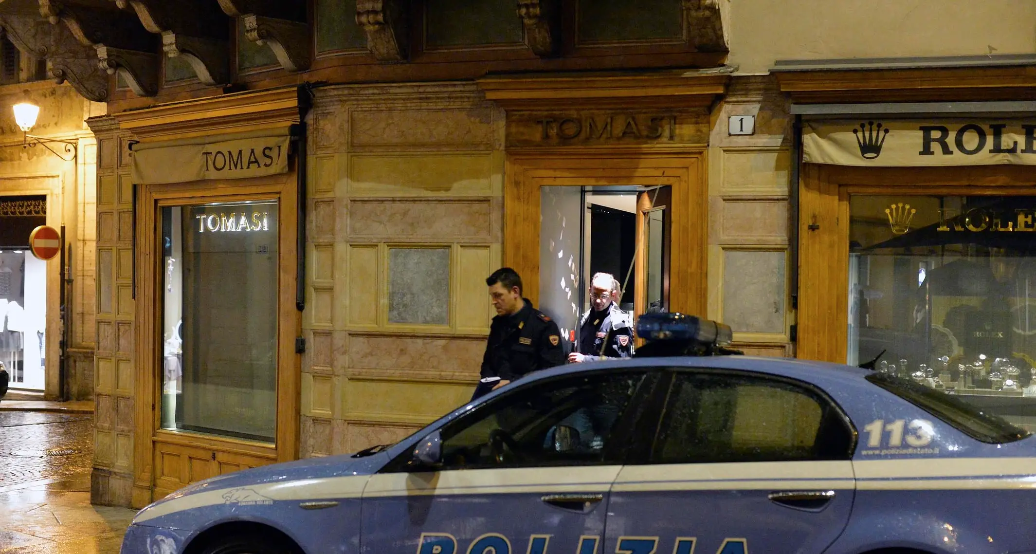 Rapina alla gioielleria Tomasi di via San Pietro