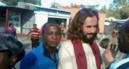 Zambia, turista italiano scambiato per Gesù e venerato dai passanti
