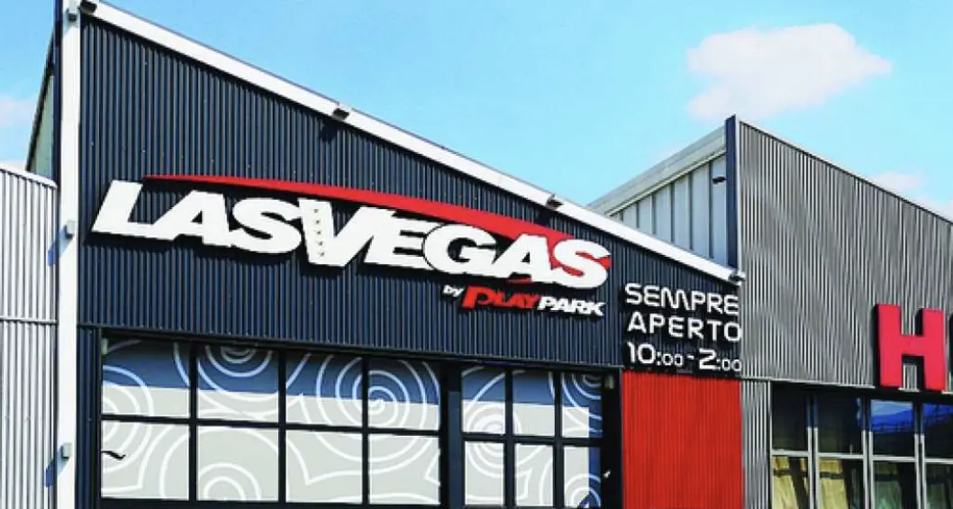 Assalta la sala giochi, spara in aria ma viene bloccato: nei guai per rapina un operaio roveretano alla Las Vegas