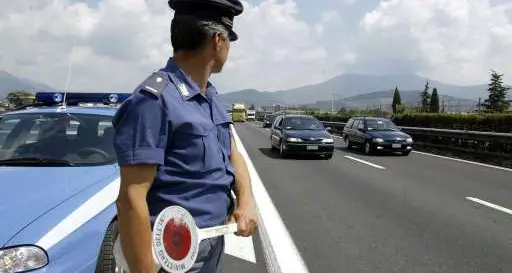 Un uomo di 22 anni arrestato per furto in negozio