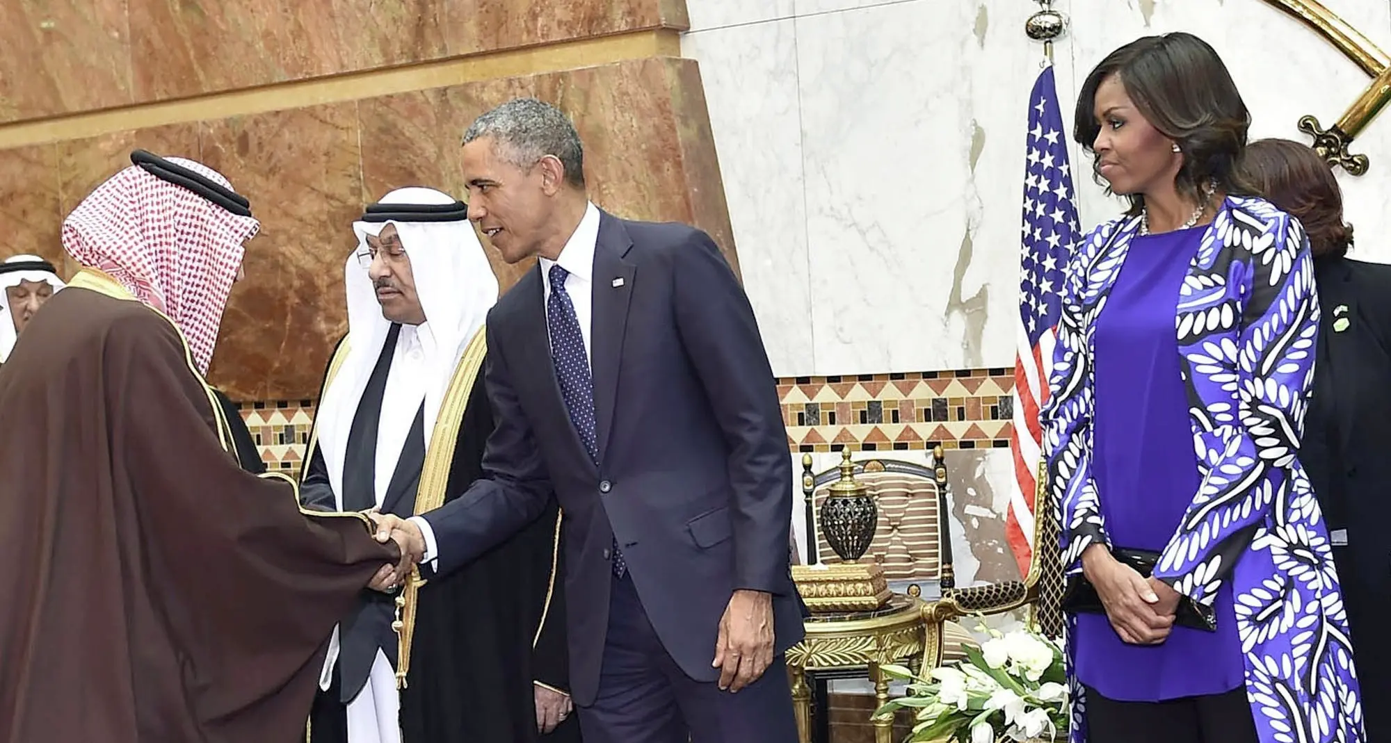 Michelle Obama senza velo: scandalo in Arabia