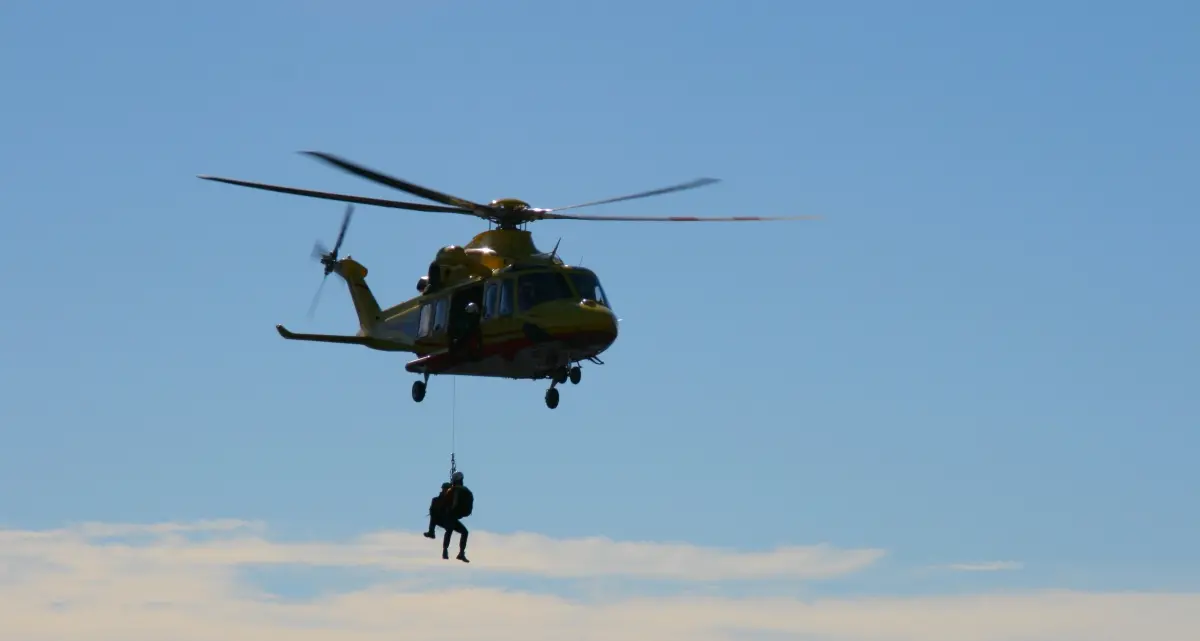 Base jumper recuperata Si era impigliata in parete