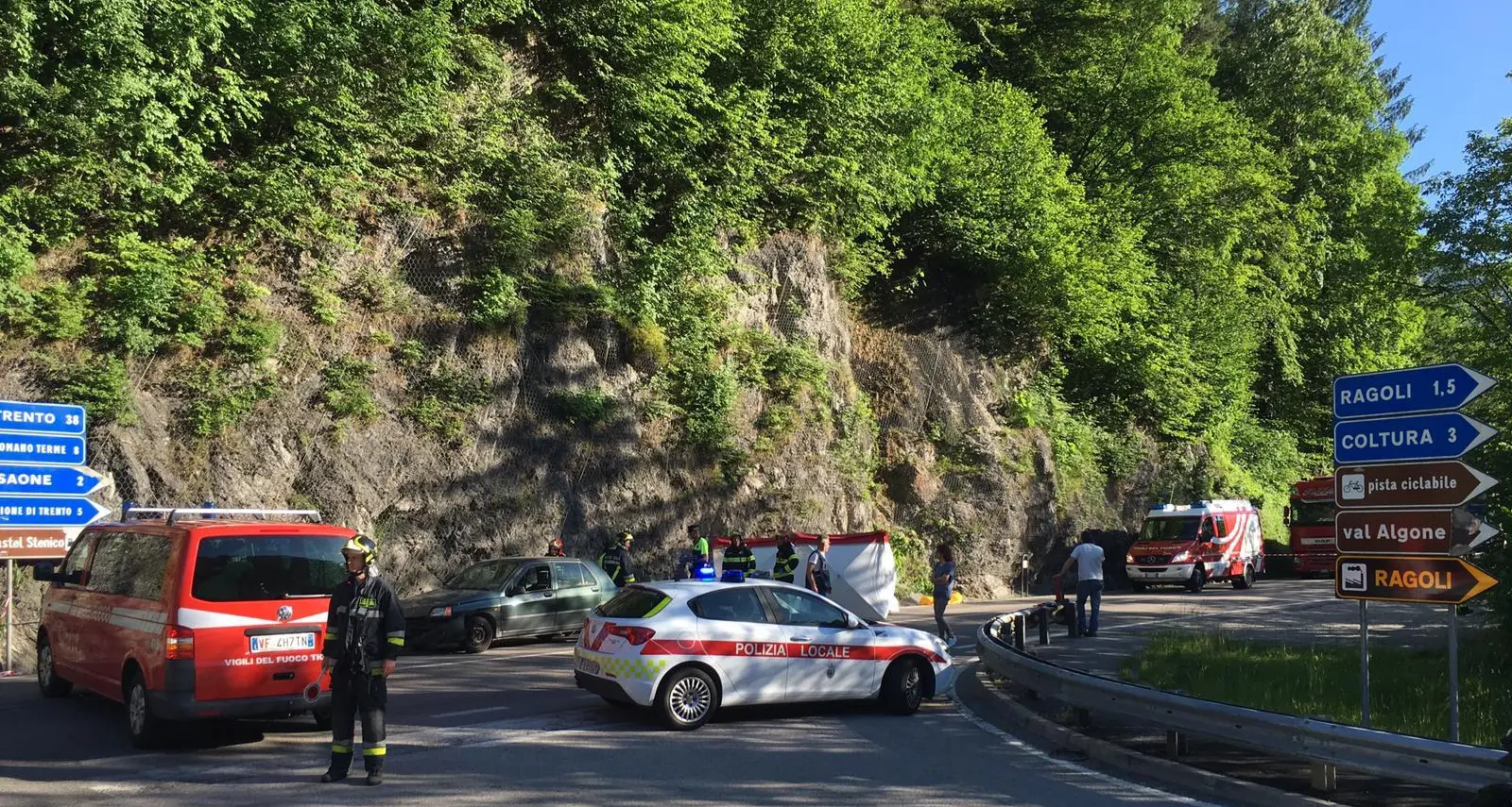 Tragico incidente stradale a Ragoli Muore un motociclista, ragazza ferita