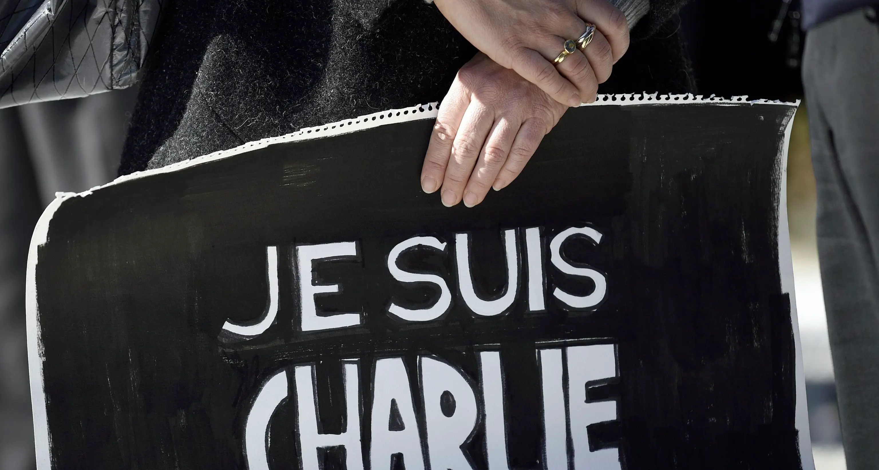 Vignetta sul terremoto Critiche a Charlie Hebdo