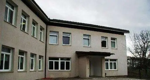 Livo: un pezzo di soffitto si stacca in un'aula, nessun ferito tra i bimbi