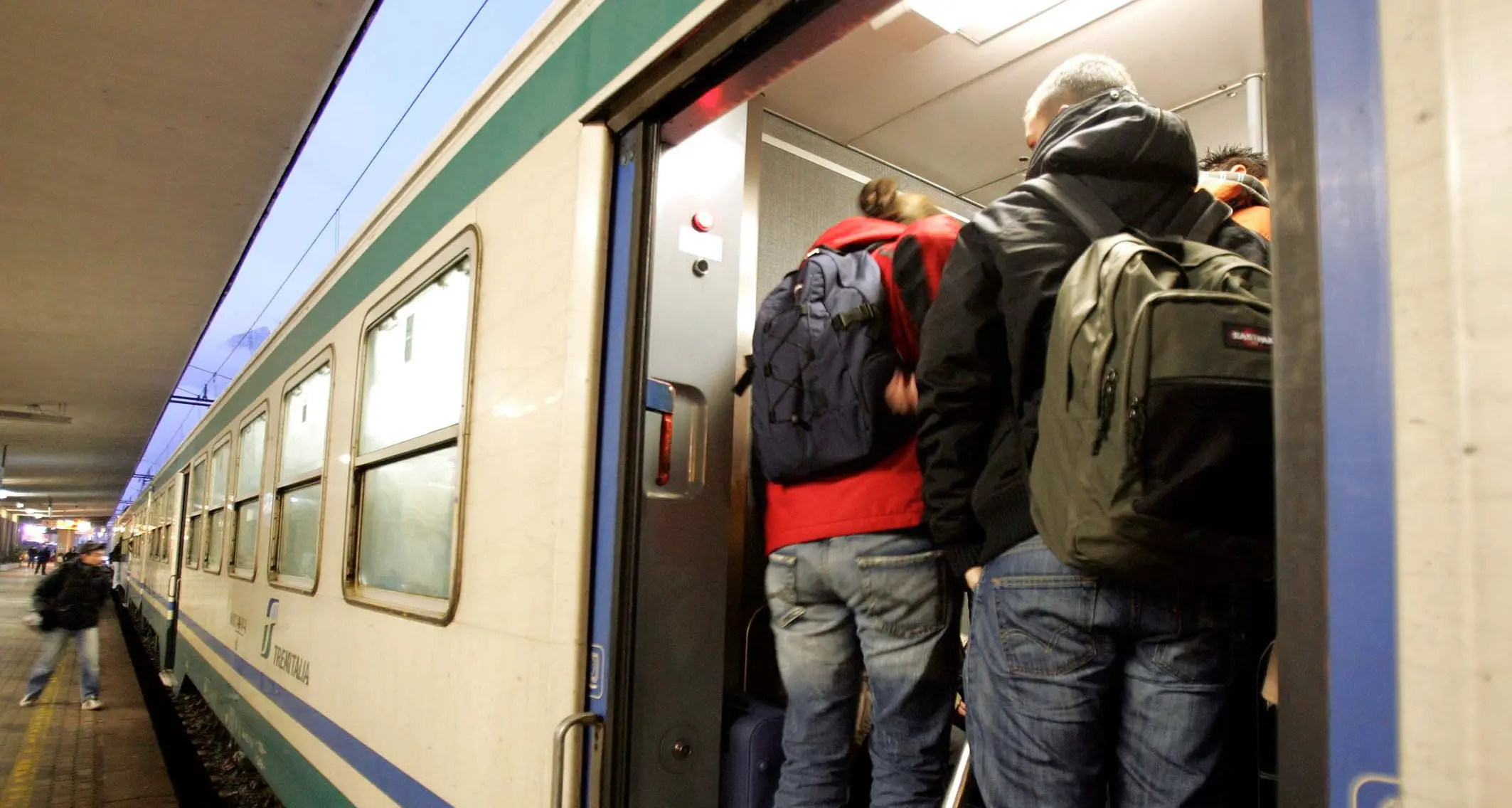 Controlli fra Verona e Bolzano 5 macchinette per il capotreno i sindacati: \"Semplificate\"