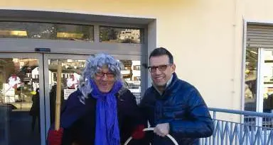 La Befana visita i bimbi e i pazienti dell'ospedale di Cavalese