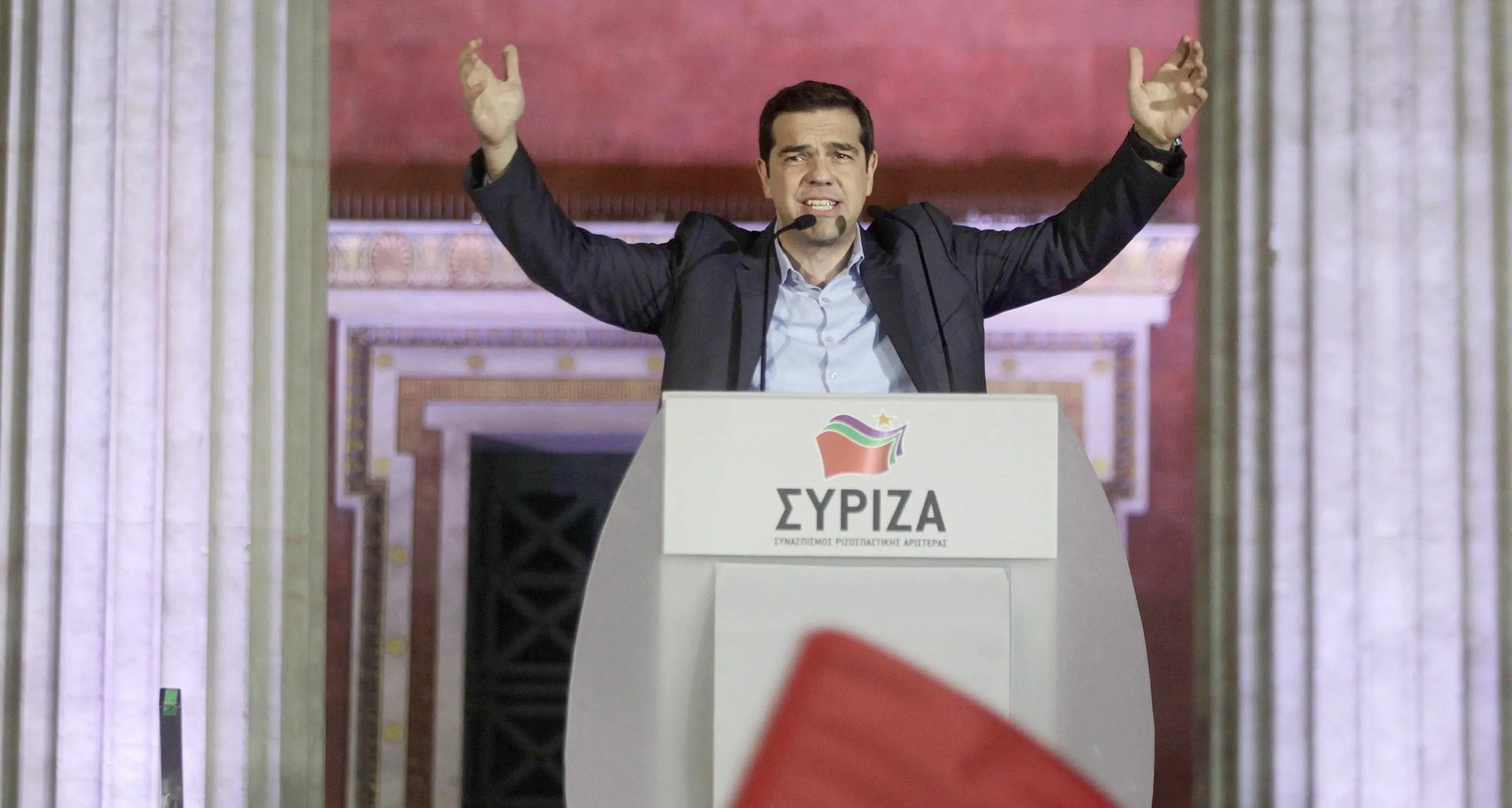 Tsipras: c'è chi vuole umiliarci. E lancia referendum sul debito
