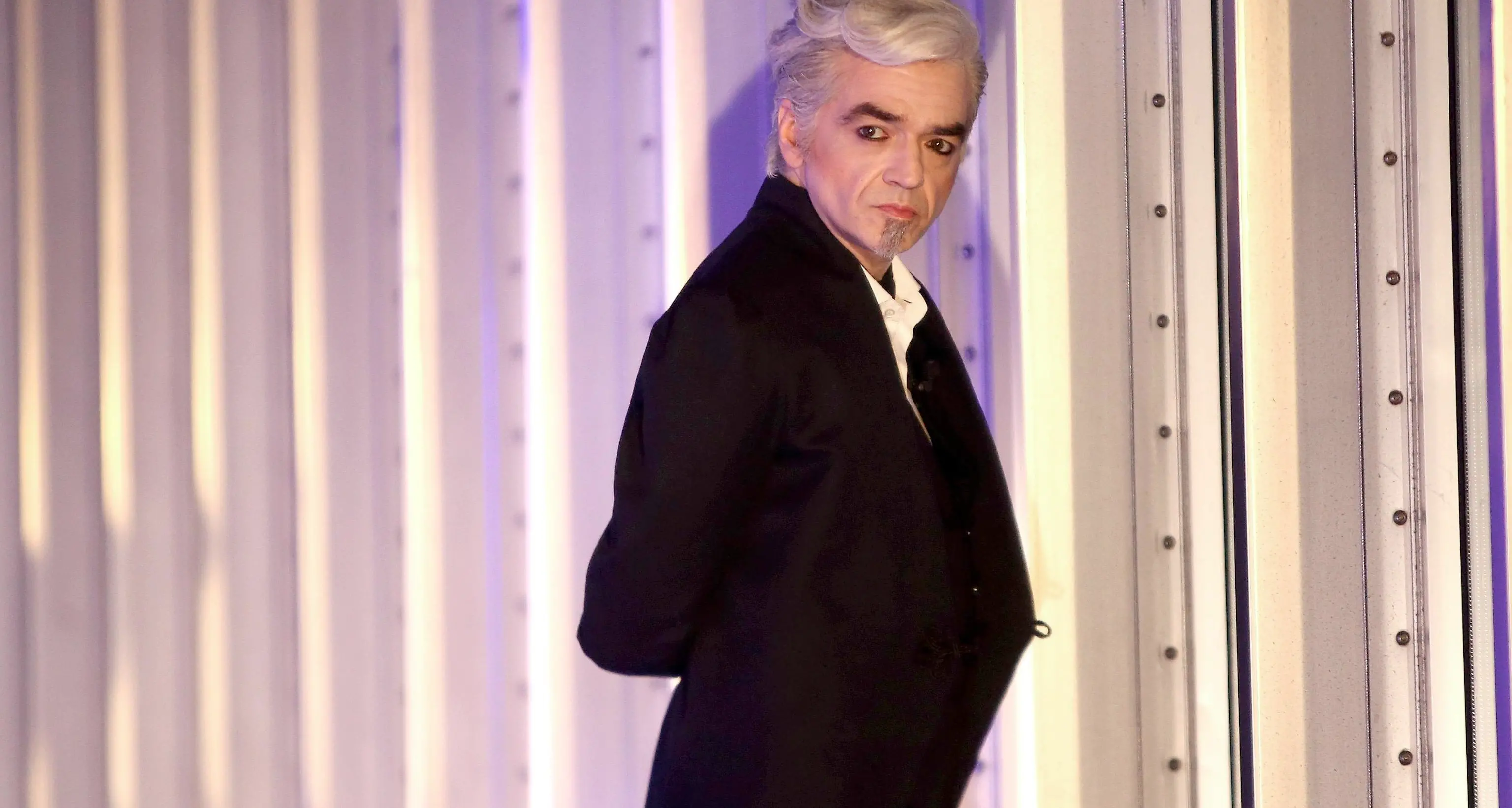Morgan sfrattato dalla villa di Monza Vittorio Sgarbi gli trova casa nella sede comunale di Sutri
