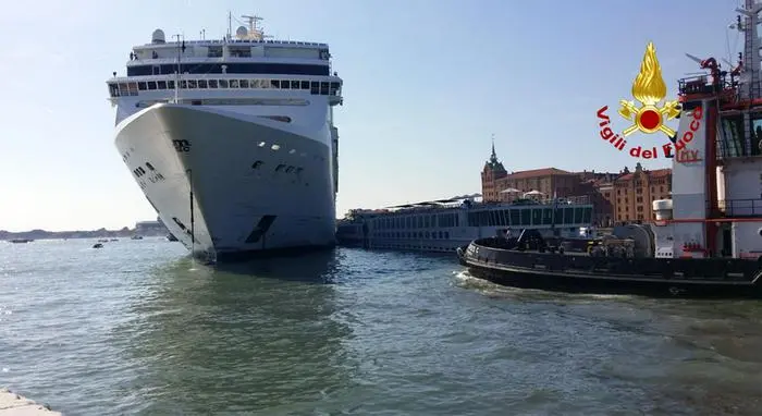 Venezia, incidente vaporetto
