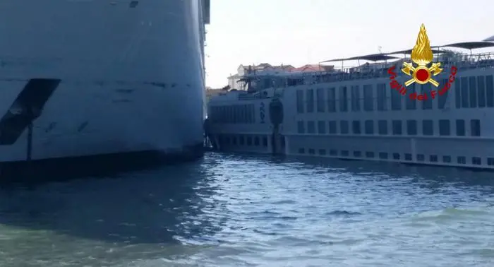 Venezia, incidente vaporetto