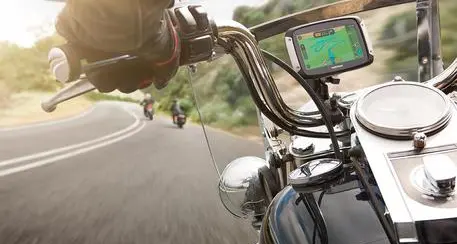 Nuovo TomTom Rider, il Gps per motociclisti connessi