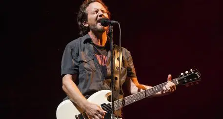 Obama alle Hawaii porta le figlie da Eddie Vedder