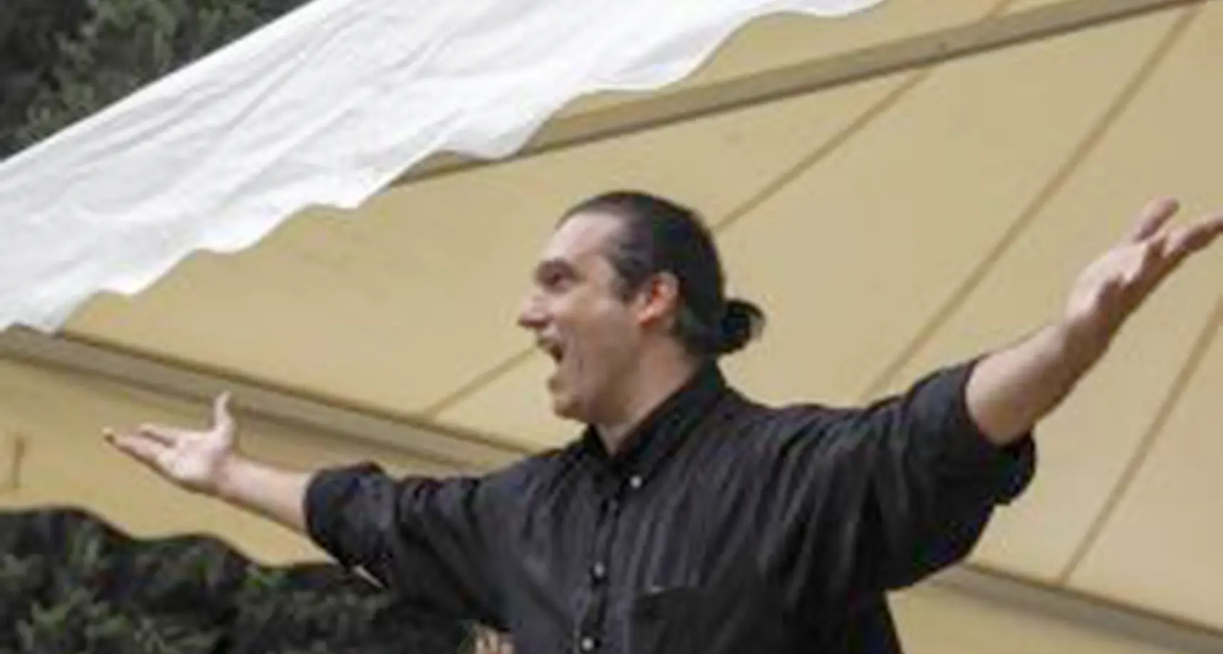 Val di Sole, malore in piazza muore a 47 anni il baritono ed organista Lorenzo Muzzi
