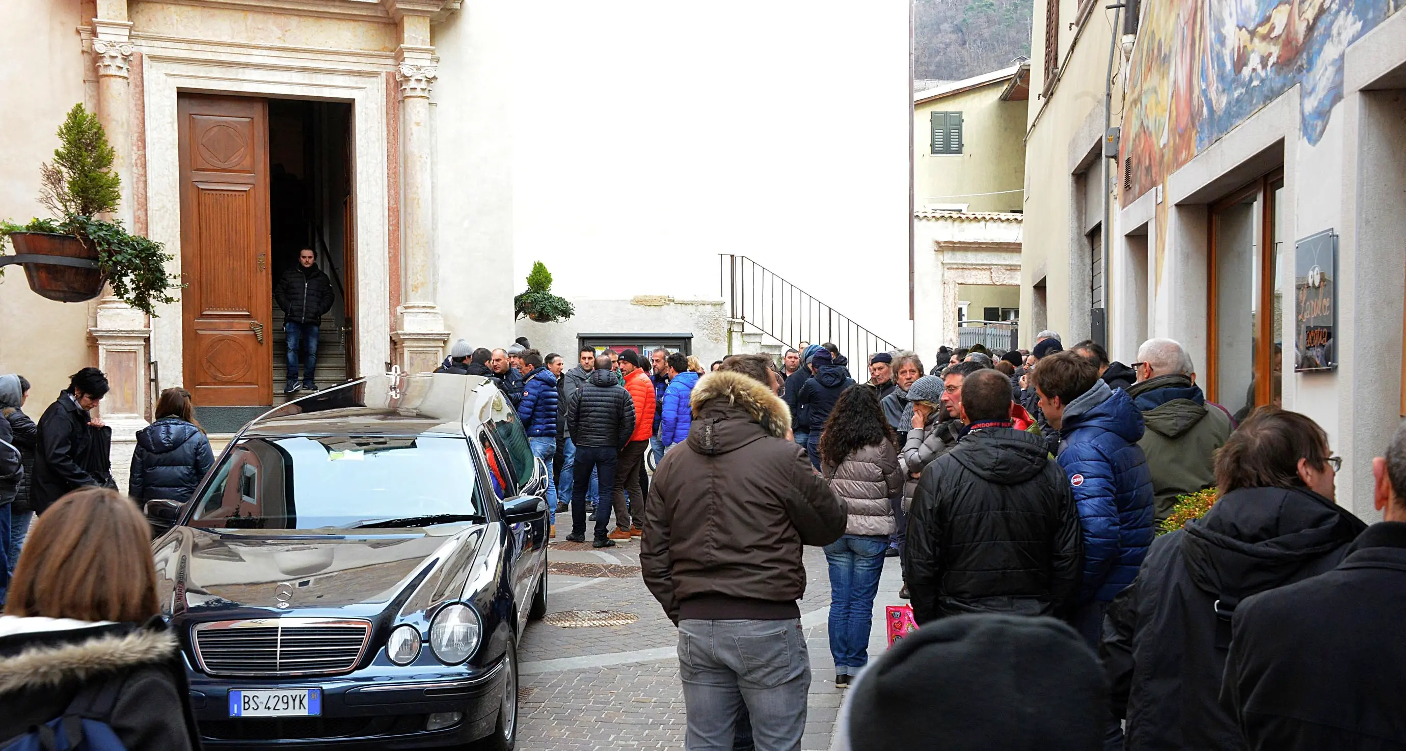 Lavis: folla ai funerali di Oscar