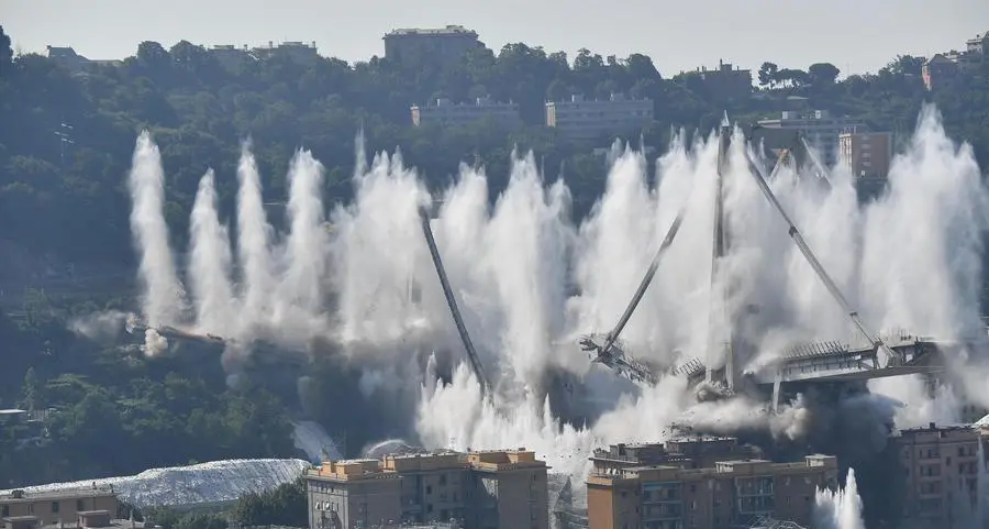 Ponte Morandi, demolite le due pile Ora la ricostruzione. Foto e Video