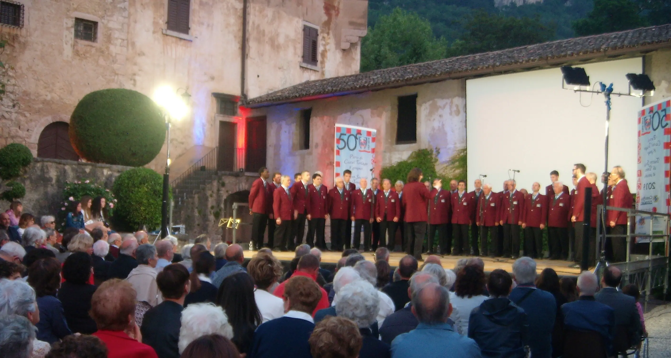 Per il \"Coro Paganella\" una grande festa pubblica per i primi cinquant'anni