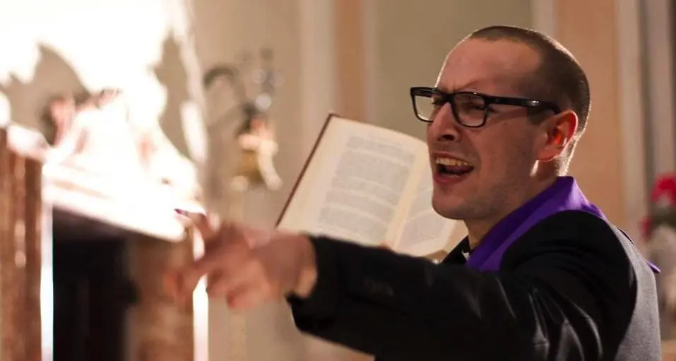 Il rapper: «Video girato nel massimo rispetto della chiesa»