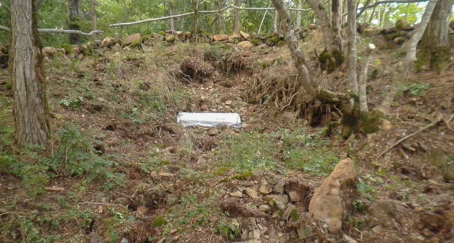 Viarago, tombaroli in azione sulla sommità del Dos de la Cros