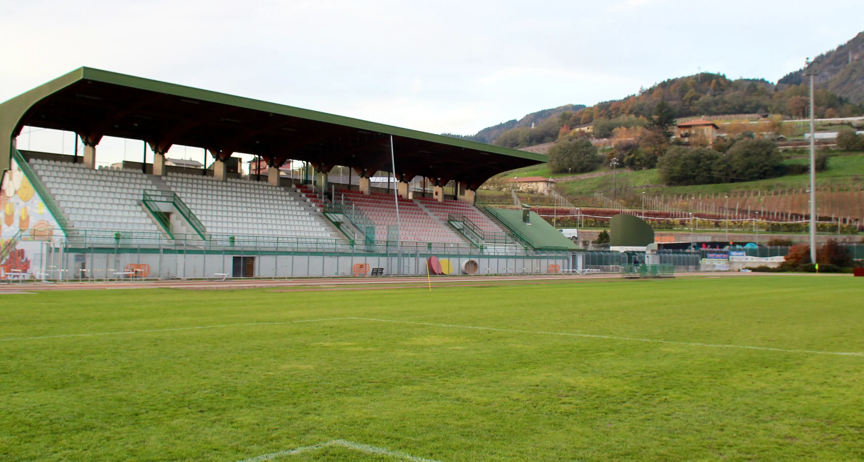 Furti nello spogliatoio dello stadio Denunciati 2 minorenni di Pergine