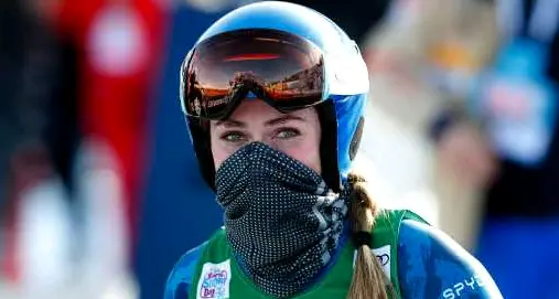 Mikaela Shiffrin trionfa in gigante Lacrime di gioia per l'americana Brignone seconda, fuori Bassino