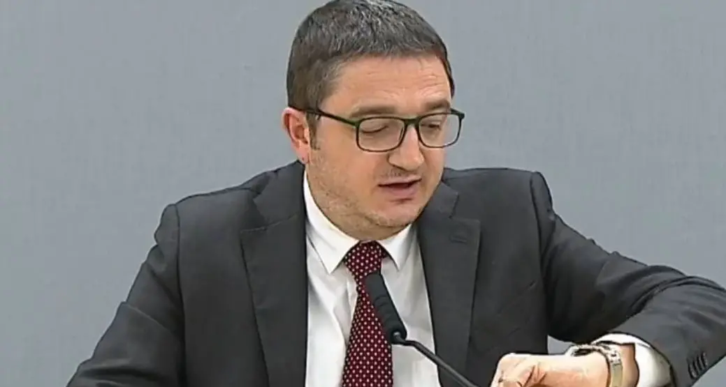 Cosa cambia con l'ordinanza Fugatti? Poco, se non il coprifuoco e i clienti dei grandi negozi. Ecco la spiegazione in tre semplici schede