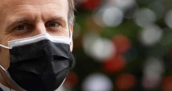 Macron contagiato dal coronavirus Ha sintomi leggeri, ultimamente aveva visto molti colleghi Ue
