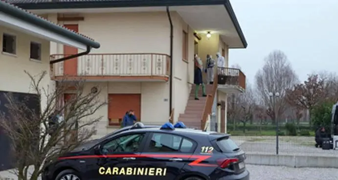 Strage in provincia di Padova: un uomo di 49 anni uccide a coltellate i figli di 15 e 13 poi si suicida