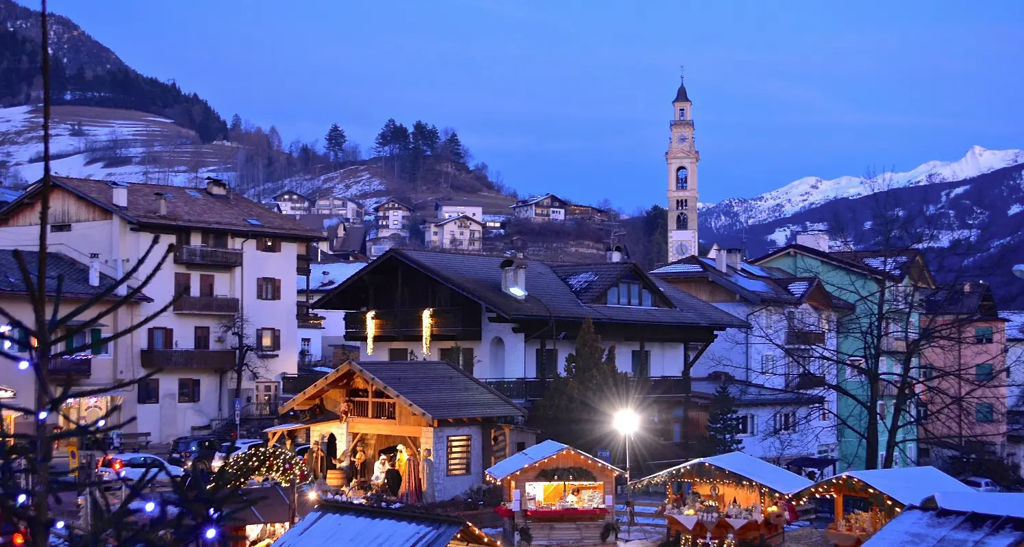 Tesero vuol dire presepio, e il paese non si arrende al Covid
