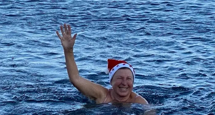 Natale: alle Eolie le persone si fanno un bel bagno