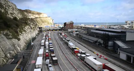 Variante Gb: mille soldati a Dover per test a camionisti