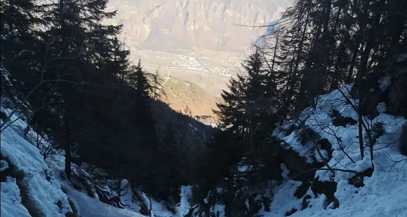 Scivola in un canalone sul Macaion: lungo e difficile recupero del Soccorso Alpino