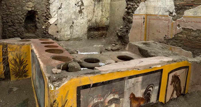 Pompei, torna alla luce la bottega dello street food