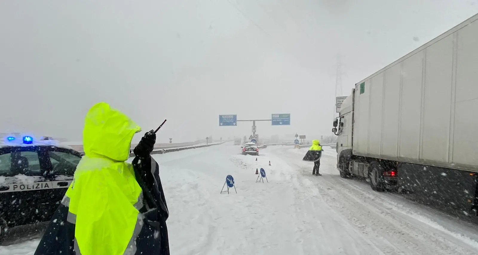 Neve abbondante, viabilità paralizzata a Trento Nord auto bloccate da ore e nessun mezzo di soccorso