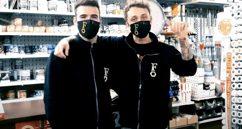 Tanta voglia di ripartire Il bellissimo video di auguri da negozi, bar e ristoranti