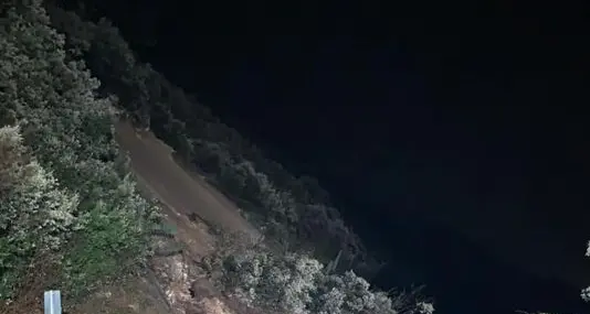 Frana a Tempesta: la Gardesana chiusa per un mese, da oggi collegamenti in battello con Malcesine