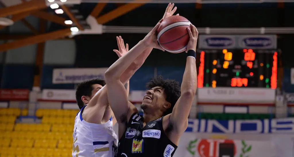 Sconfitta bruciante a Brindisi: Dolomiti Energia beffata 74-73