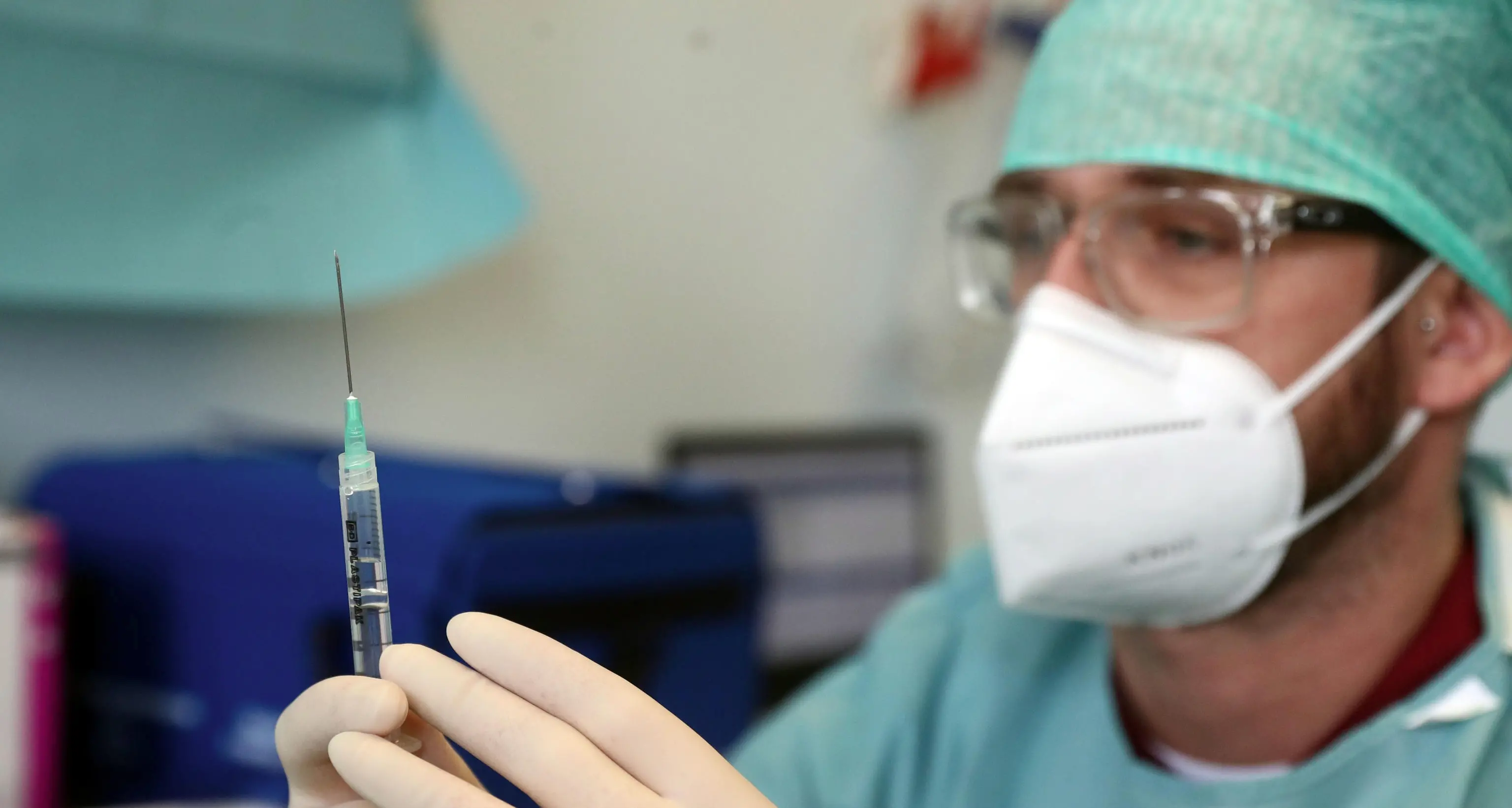 Quali farmaci contro il coronavirus? Lo studio dei Lincei: la clorochina no, i cortisonici sì, forse anche l'aspirina
